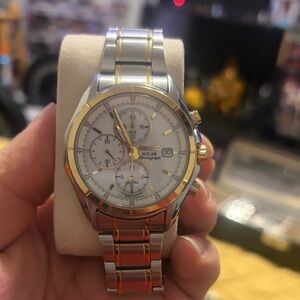 Seiko Men's Silver and Gold Watch